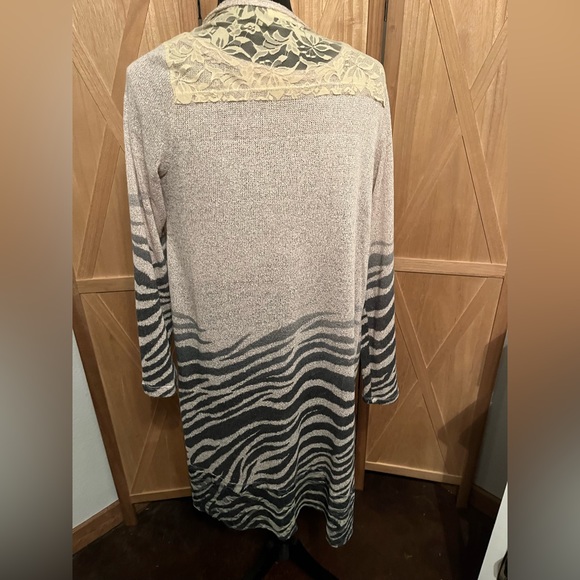 Shirt/Shawl Combo - Picture 2 of 6